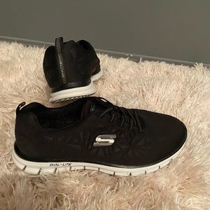 Sketchers memory foam dual lite runners / sneakers